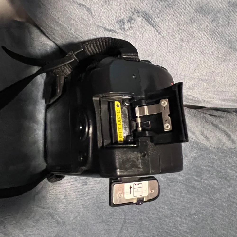 Nikon D 3000